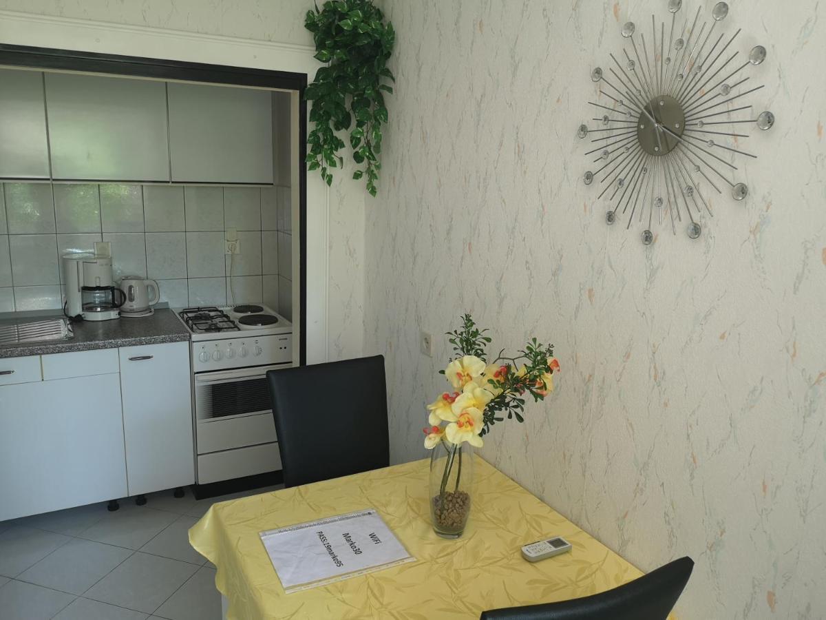 Apartments & Rooms Anita Хвар Екстер'єр фото