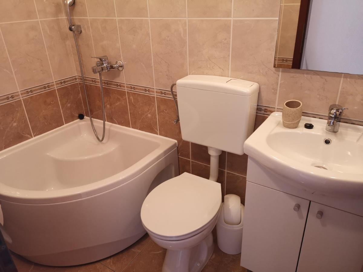 Apartments & Rooms Anita Хвар Екстер'єр фото
