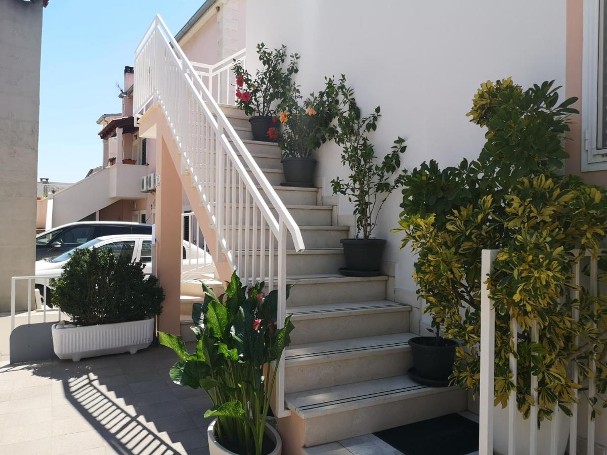 Apartments & Rooms Anita Хвар Екстер'єр фото