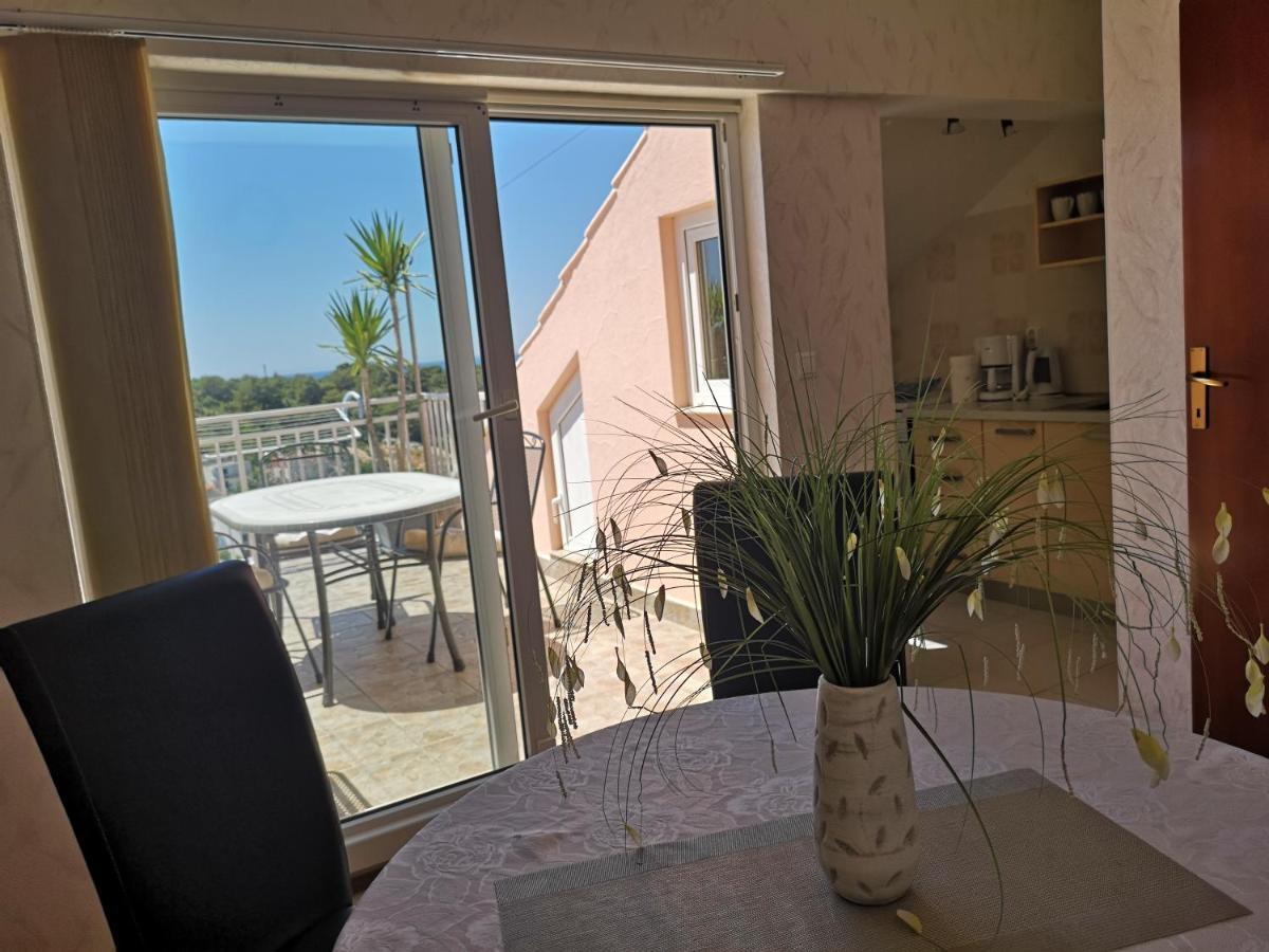 Apartments & Rooms Anita Хвар Екстер'єр фото