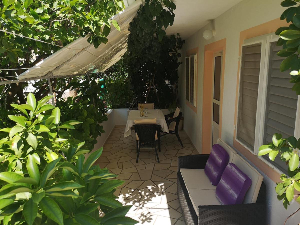 Apartments & Rooms Anita Хвар Екстер'єр фото