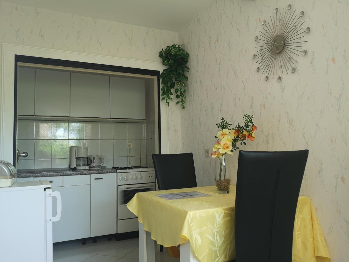 Apartments & Rooms Anita Хвар Екстер'єр фото