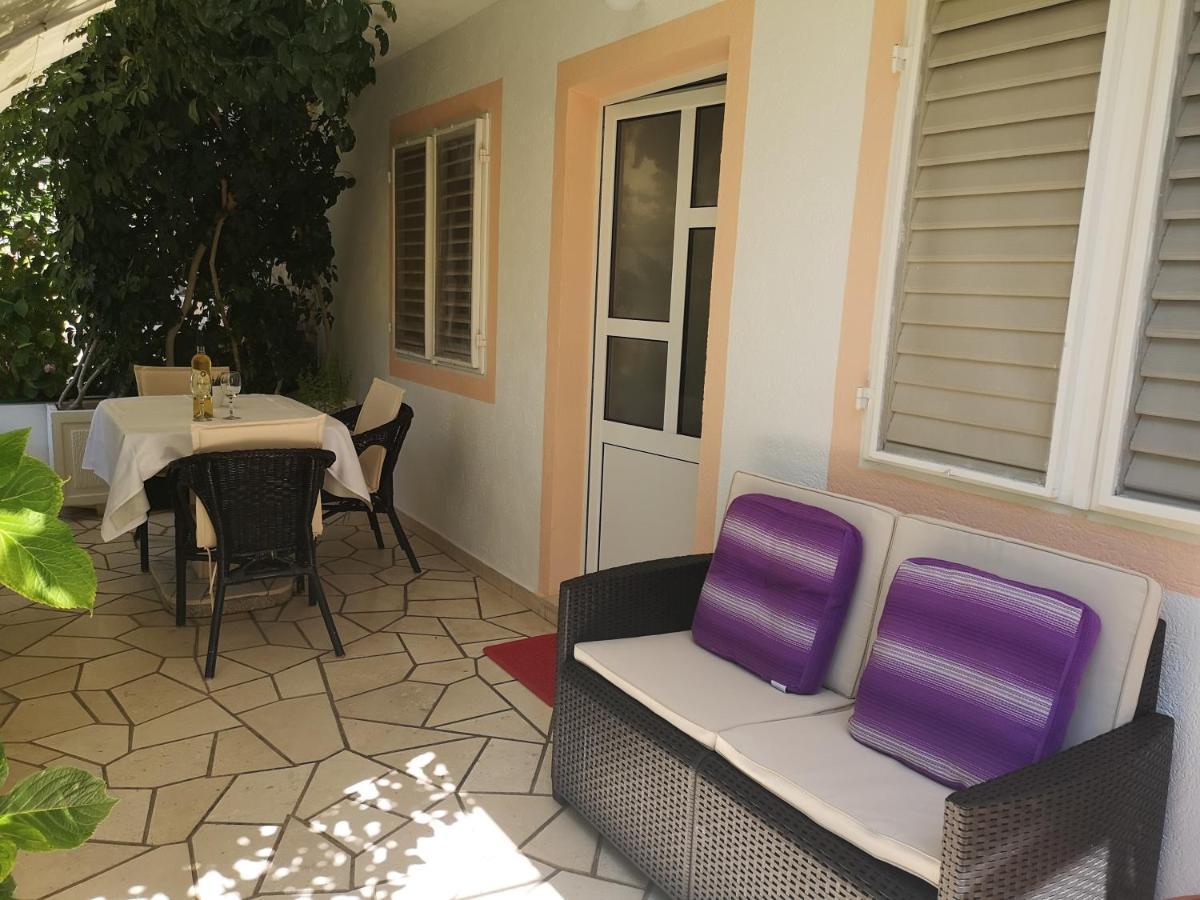 Apartments & Rooms Anita Хвар Екстер'єр фото