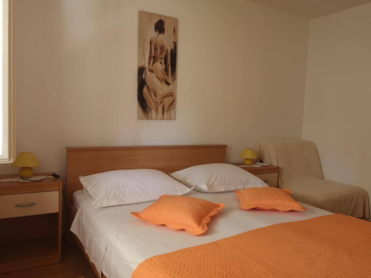 Apartments & Rooms Anita Хвар Екстер'єр фото