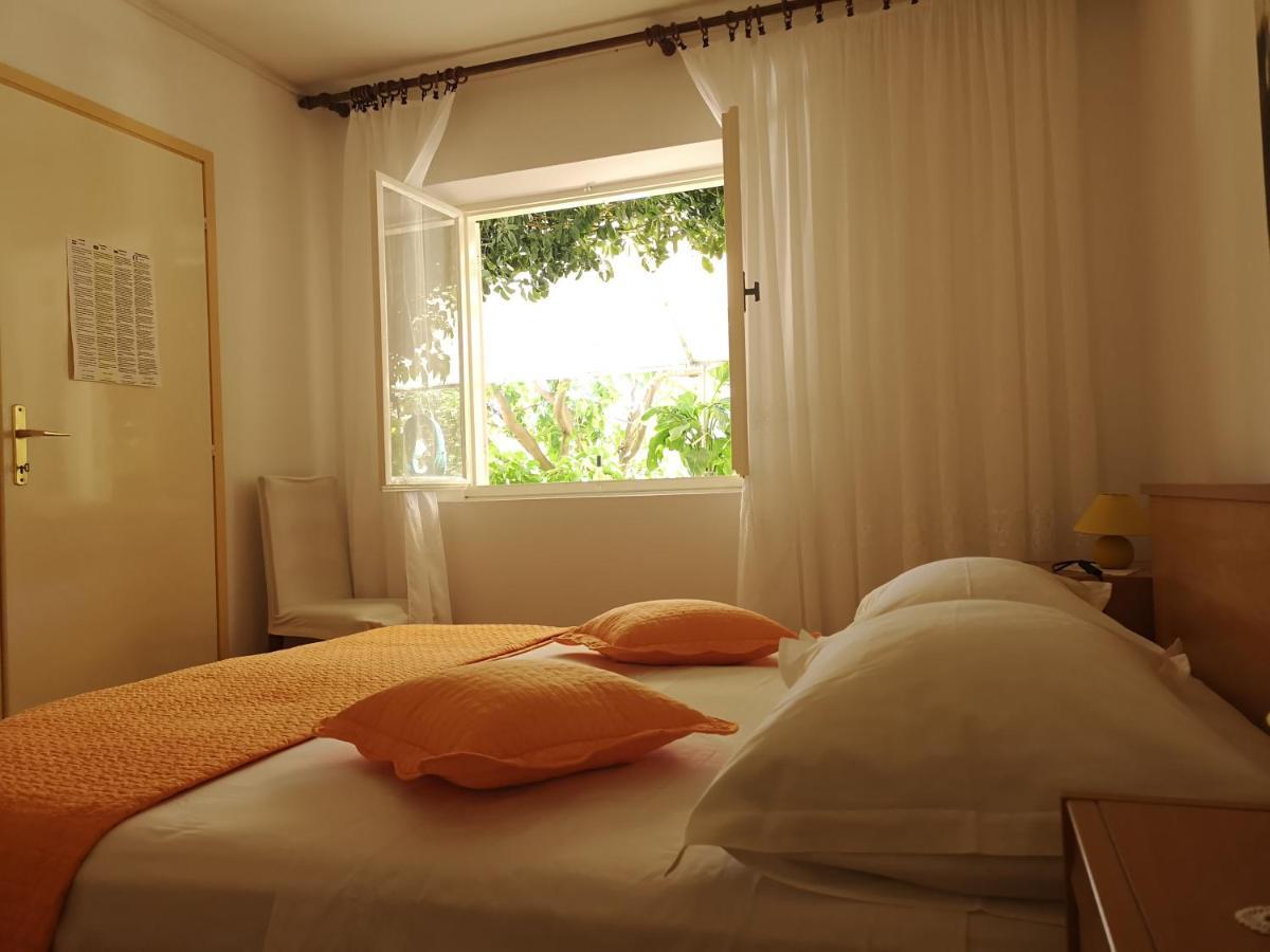 Apartments & Rooms Anita Хвар Екстер'єр фото