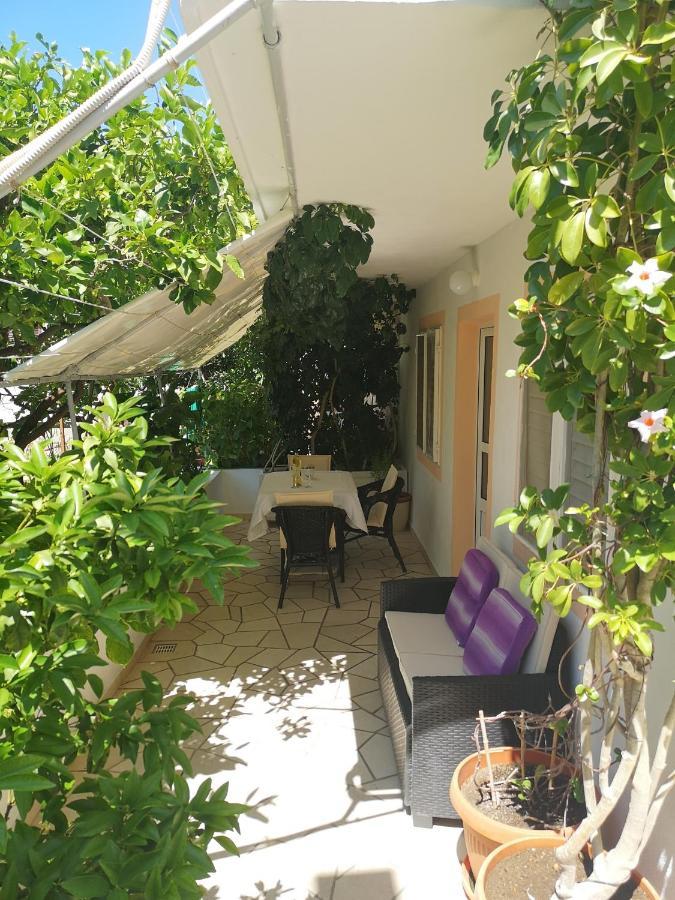 Apartments & Rooms Anita Хвар Екстер'єр фото