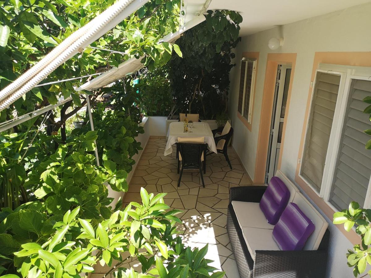 Apartments & Rooms Anita Хвар Екстер'єр фото