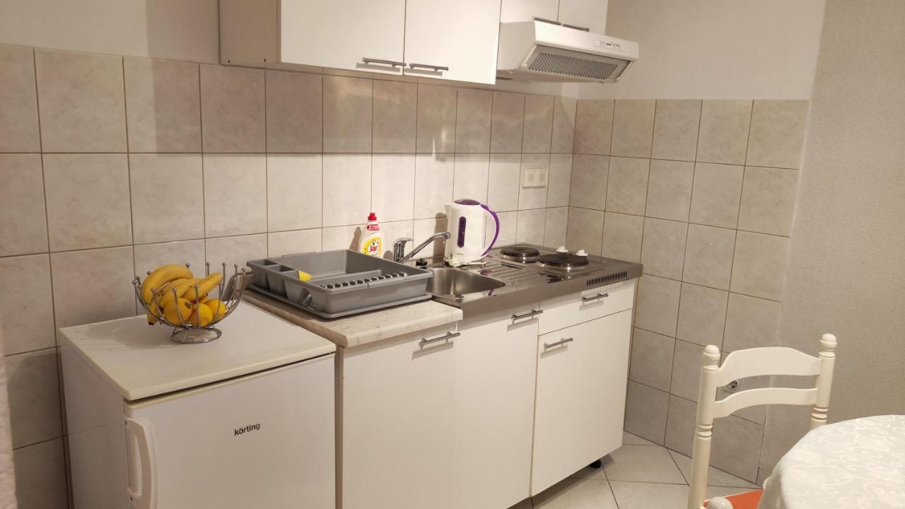 Apartments & Rooms Anita Хвар Екстер'єр фото