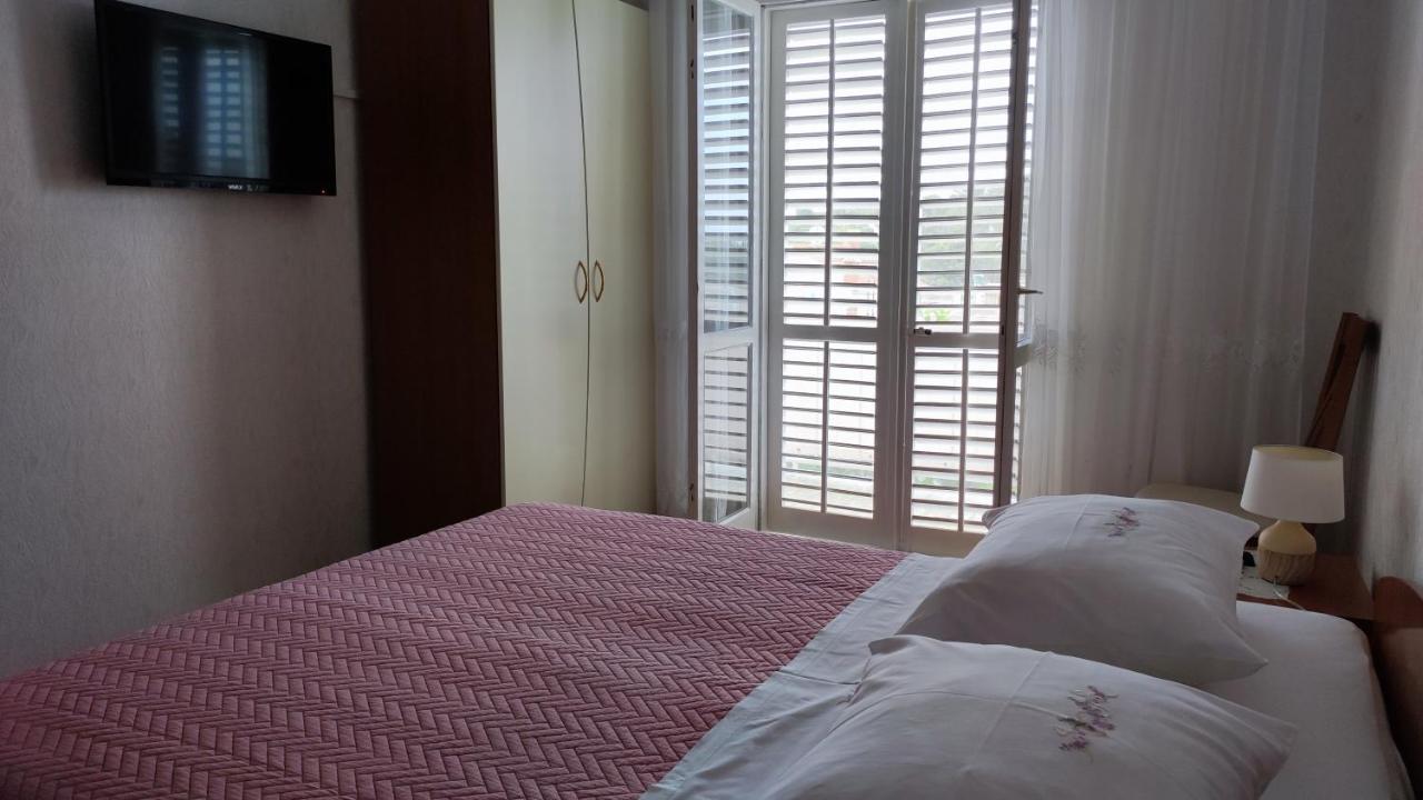 Apartments & Rooms Anita Хвар Екстер'єр фото