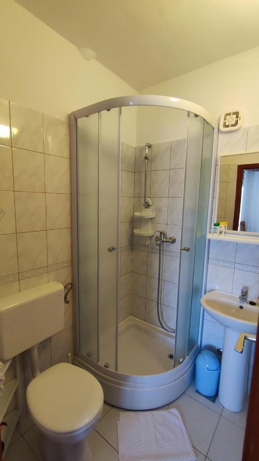Apartments & Rooms Anita Хвар Екстер'єр фото
