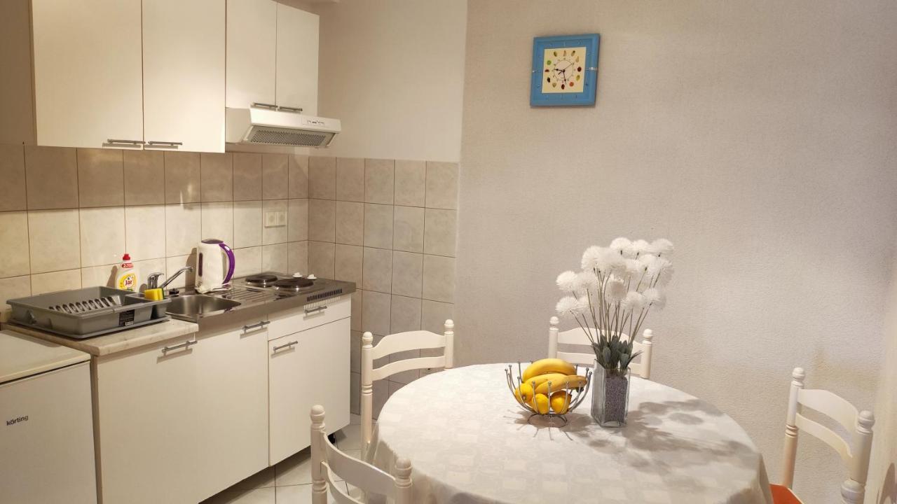 Apartments & Rooms Anita Хвар Екстер'єр фото