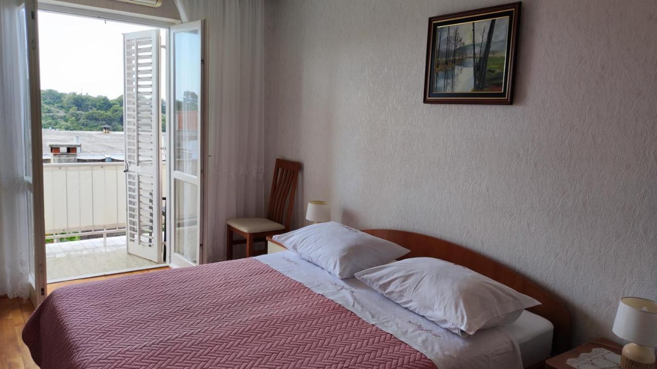 Apartments & Rooms Anita Хвар Екстер'єр фото