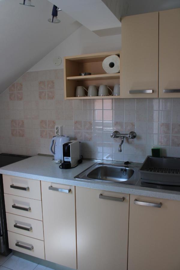 Apartments & Rooms Anita Хвар Екстер'єр фото