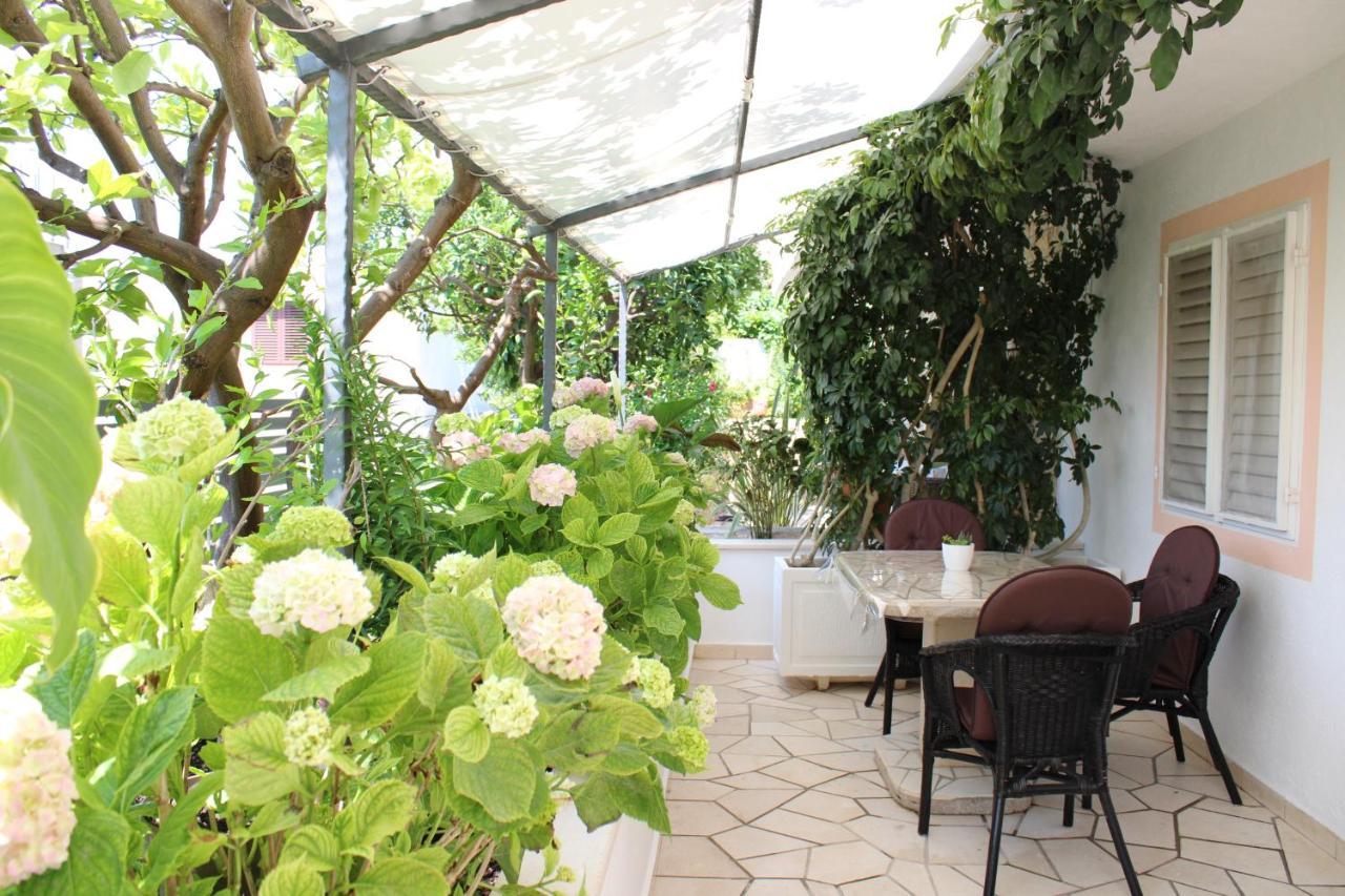 Apartments & Rooms Anita Хвар Екстер'єр фото