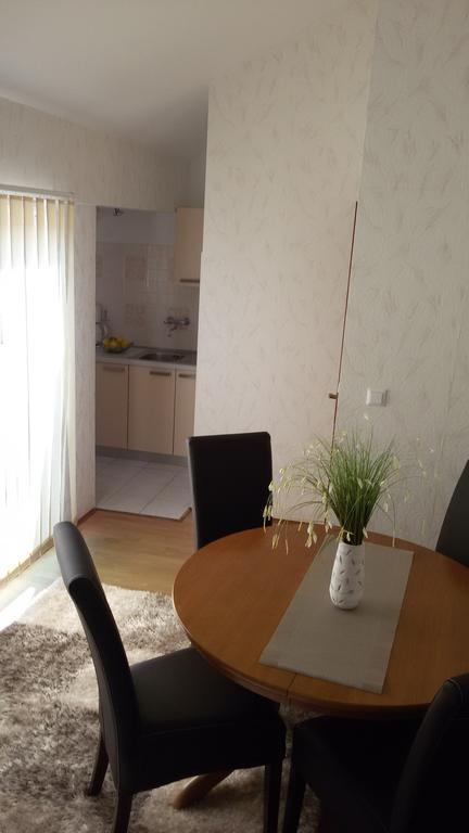 Apartments & Rooms Anita Хвар Екстер'єр фото