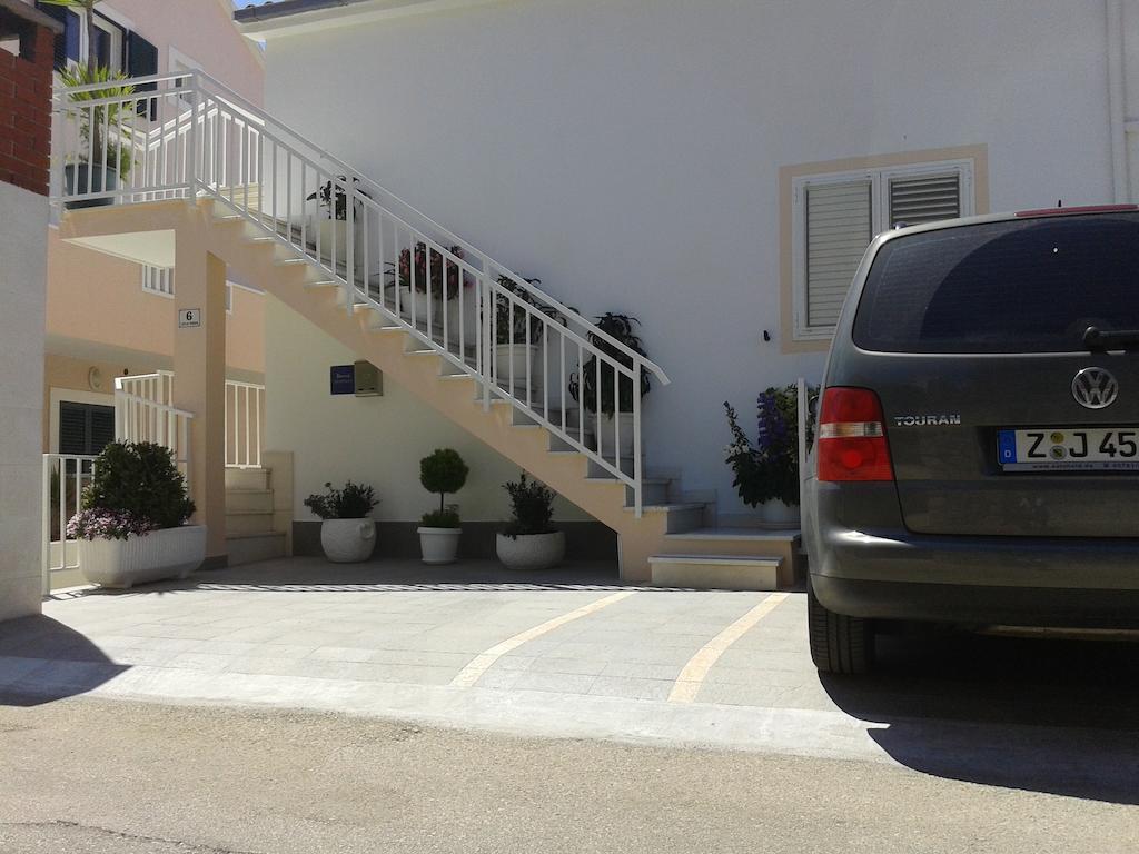 Apartments & Rooms Anita Хвар Екстер'єр фото